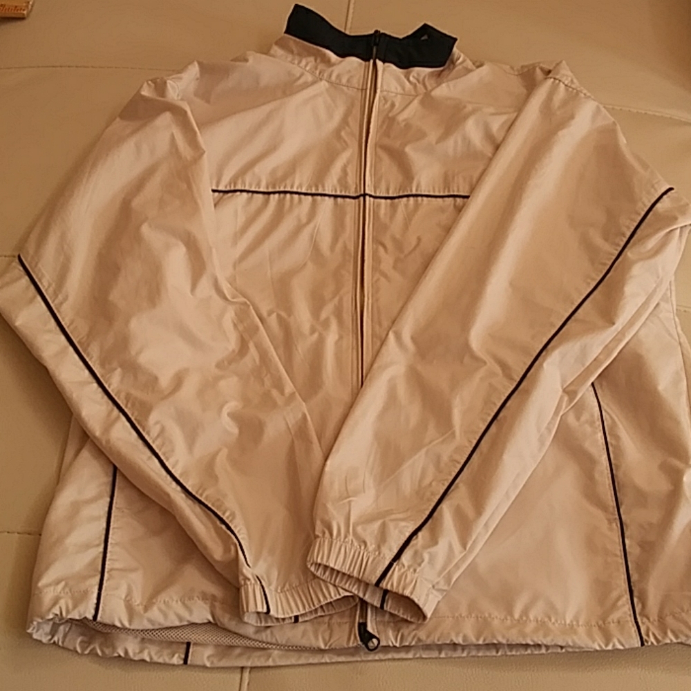 Cutter & Buck Light Weight Jacket. - Picture 4 of 7